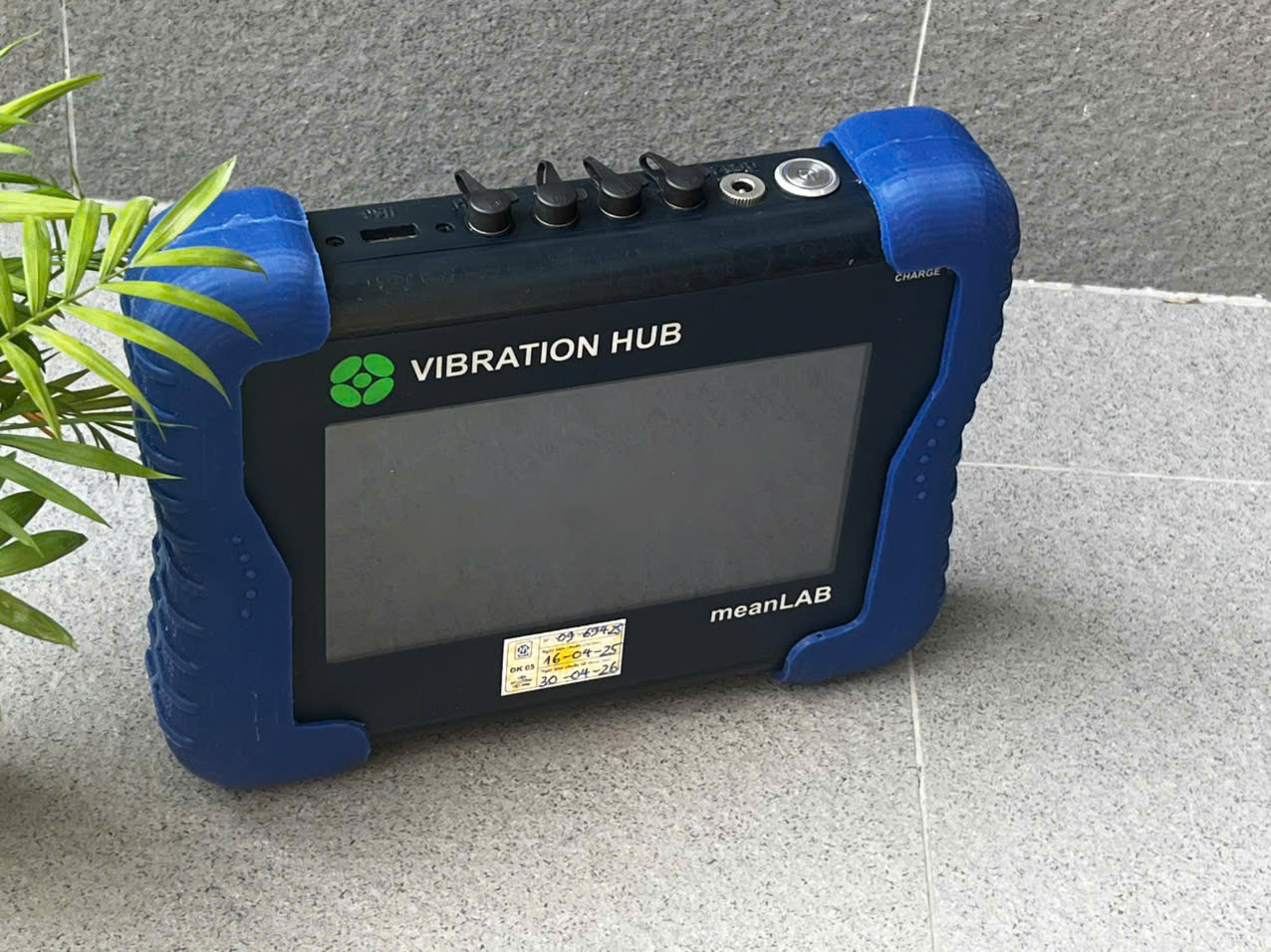 Dịch vụ cho thuê máy đo rung động Vibration HUB